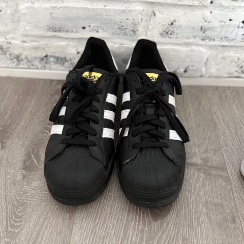 adidas Superstar Sneakers Size 8 EXCELLENT CONDITION! ONLY WORN TWICE!